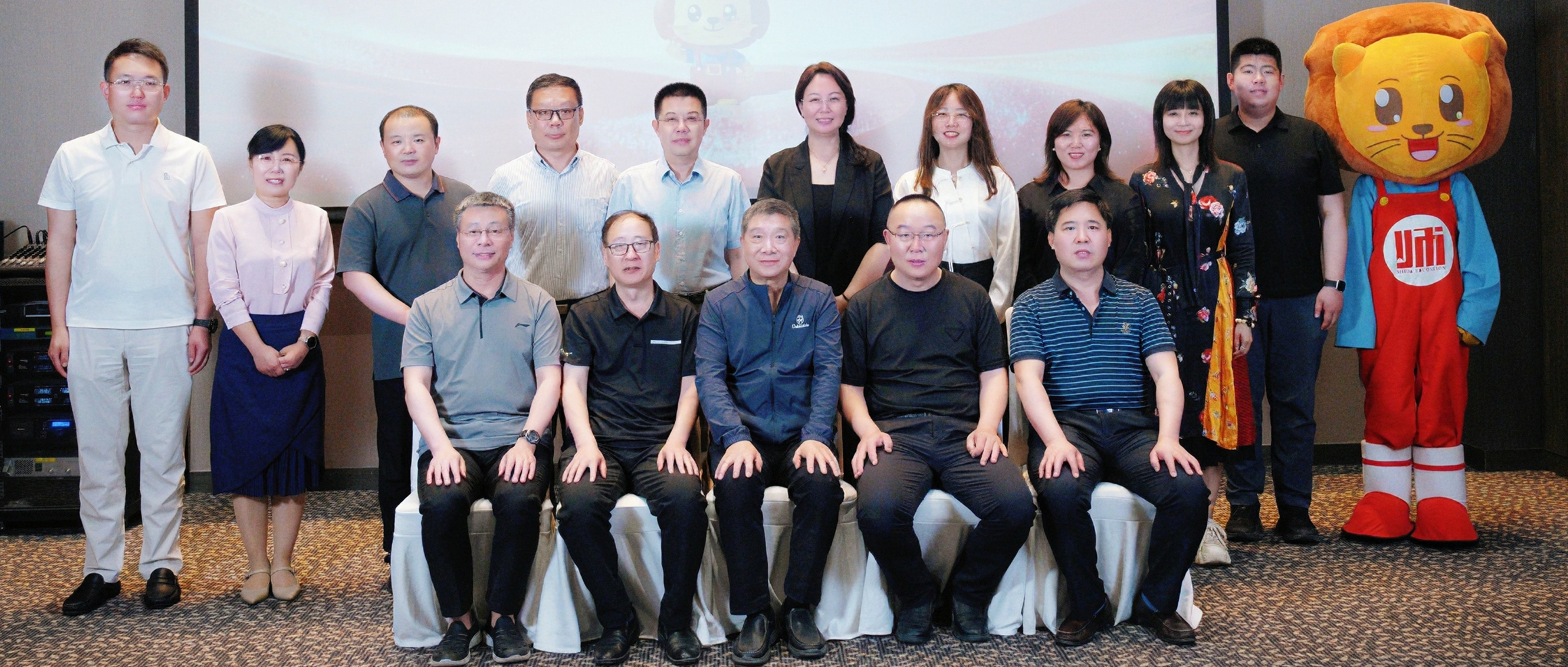 精进教学品质与管理温度，用专业与热爱守护每一份本科梦想。